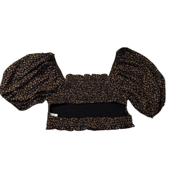 🌹NWT/BAEVELY BALLOON SLEEVE LEOPARD PRINT CROP TOP - Picture 3 of 5